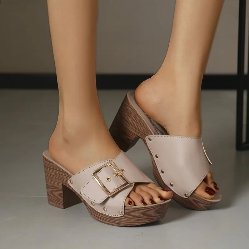 Damen Plateau-Sandalen mit Blockabsatz, Chunky Heel Mules, offene Zehenpartie, Schnallen- und Nietenverzierung, Sommer-Freizeitschuhe für Damen