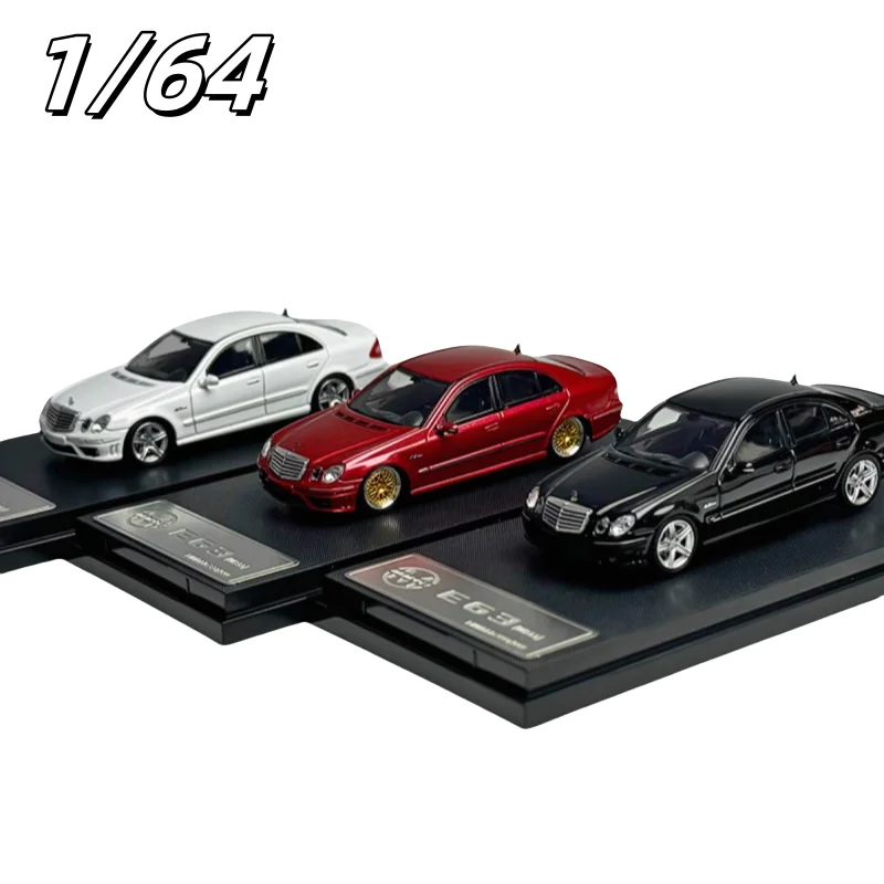 

1:64 Mercedes-Benz E63 W211 diecast alloy car model, children's collection of decorative toys, holiday gifts for children.