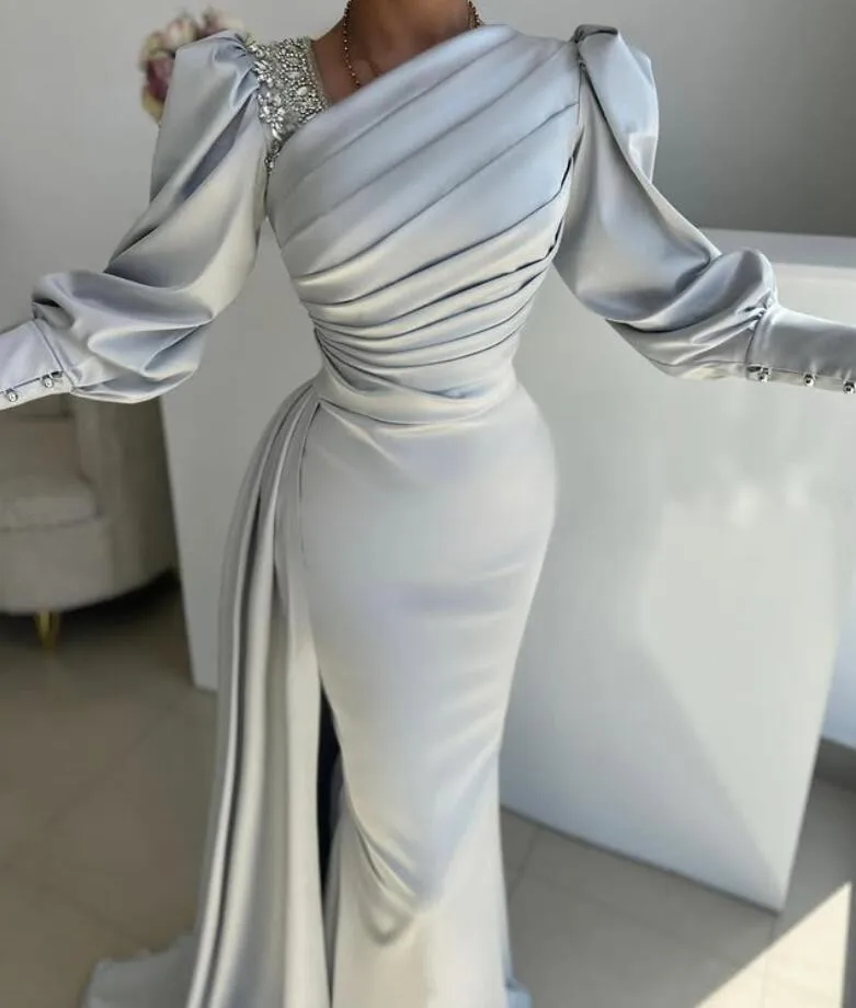 Светло-серебряные мусульманские вечерние вечерние платья с длинными рукавами и рюшами и кристаллами, индивидуальное арабское платье русалки для выпускного вечера в Дубае, гала-платье