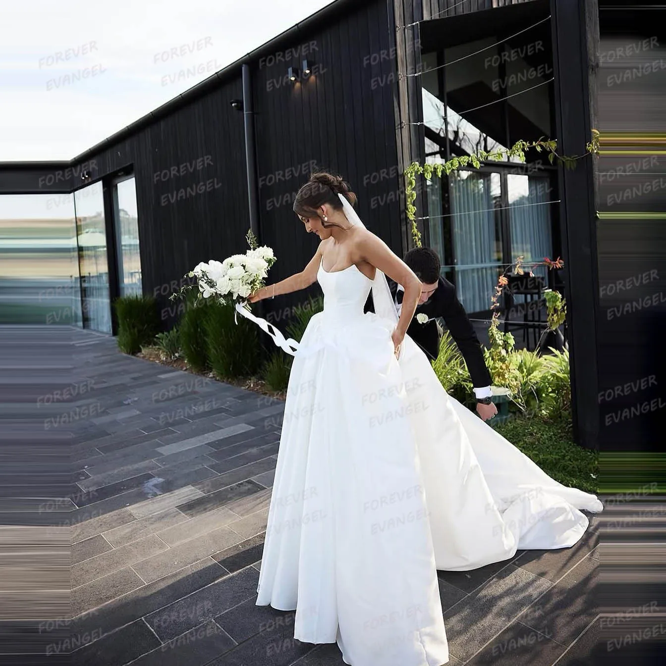 

Simple Strapless Wedding Dresses Woman's A Line Sexy Bride Gowns Sleeveless Satin Backless Elegant Vestidos De Novia Customized