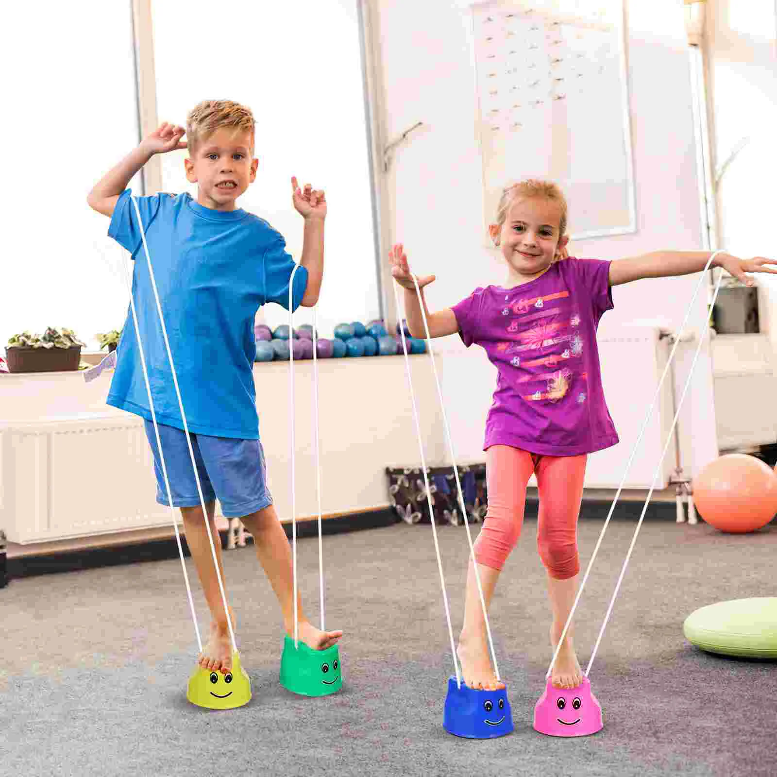 4 pezzi di giocattoli per l'allenamento della messa a fuoco Sport Piccola capacità di equilibrio Sviluppo di trampoli Divertimento all'aperto