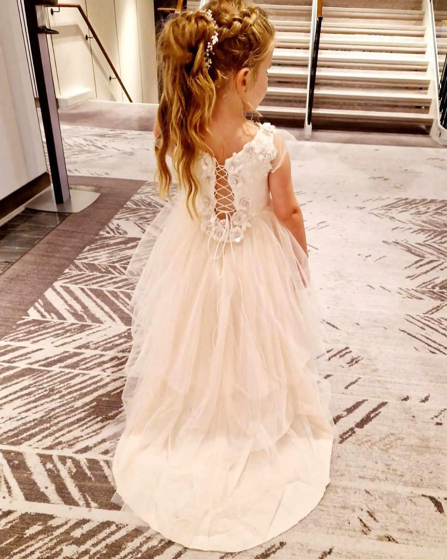 Princess Ivory Flower Girl Dresses for Wedding Tiered Floral Children Birthday Party Gowns Applique Kids First Communion Dresses