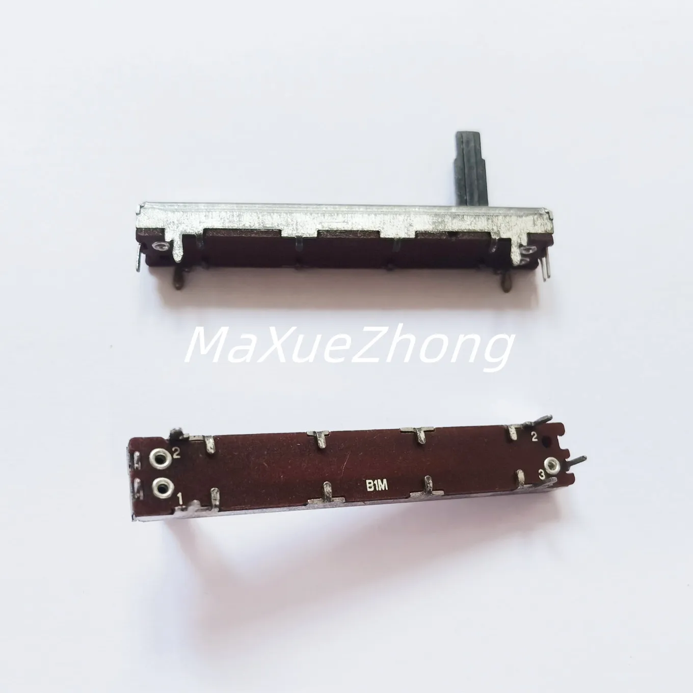 

Hot spot SC4542N 60MM sliding clipper single potentiometer B200K B1M A20K B10K B5K C500K (SWITCH)