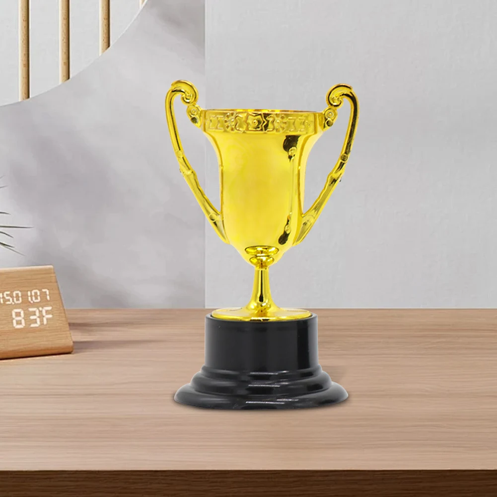 Mini Trofea dla Dzieci Plastikowe Złote Małe Puchary Trofeowe Złote Trofea za Zawody Uczestnicznościowe na Upominki na Przyjęcia Rekwizyty Nagrody