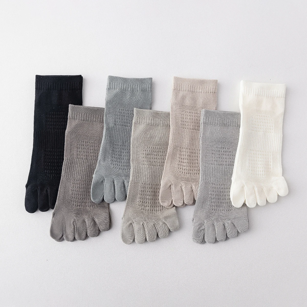 3 Pairs of Men's Cotton Summer Solid Color Simple Mesh Breathable Fashion College Style Spring and Autumn Five Finger Socks