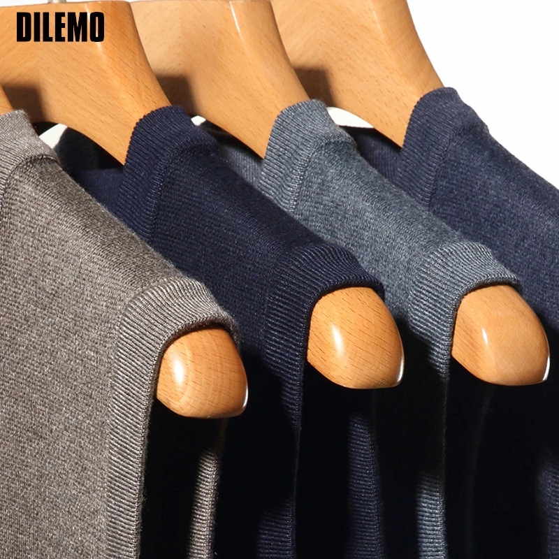 Top Grade New Autum Winter Fashion Brand Knit Pullover Trendy V Neck Sleeveless Sweater Casual Vest Mens Men Clothes