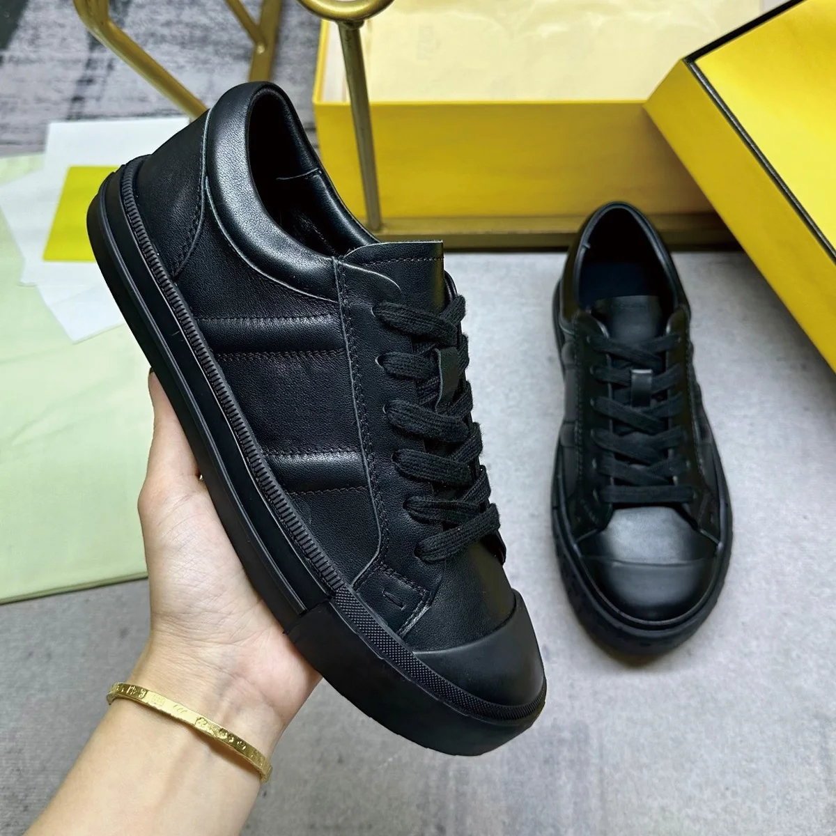 2026 High Quality Autumn women shoes casual platform sneakers lace‑up comfortable everyday walking footwear ch25022405