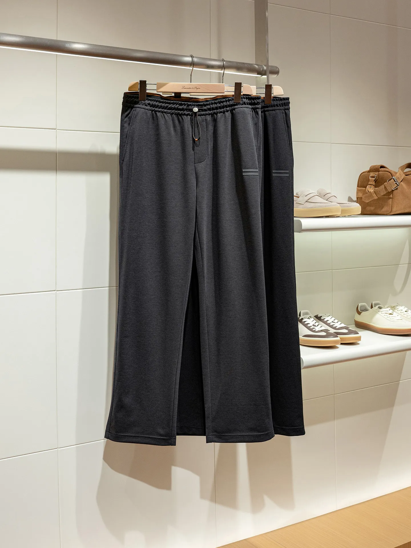 Woven nylon cloud air layer skin-friendly breathable high-elastic waist casual pants for men