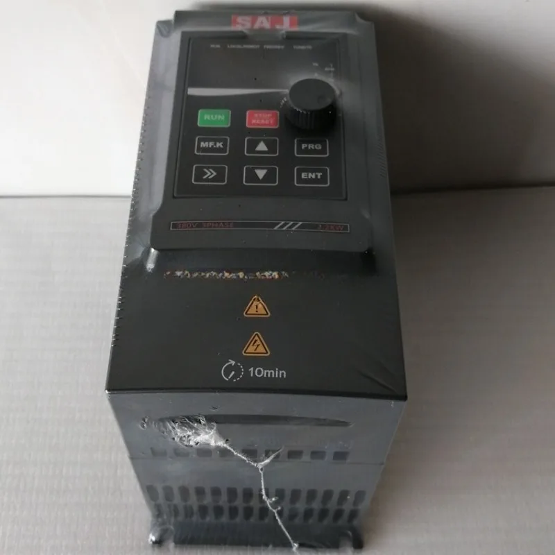 Inverter single-phase 220 three-phase 380V motor water pump fan frequency conversion VM1000B