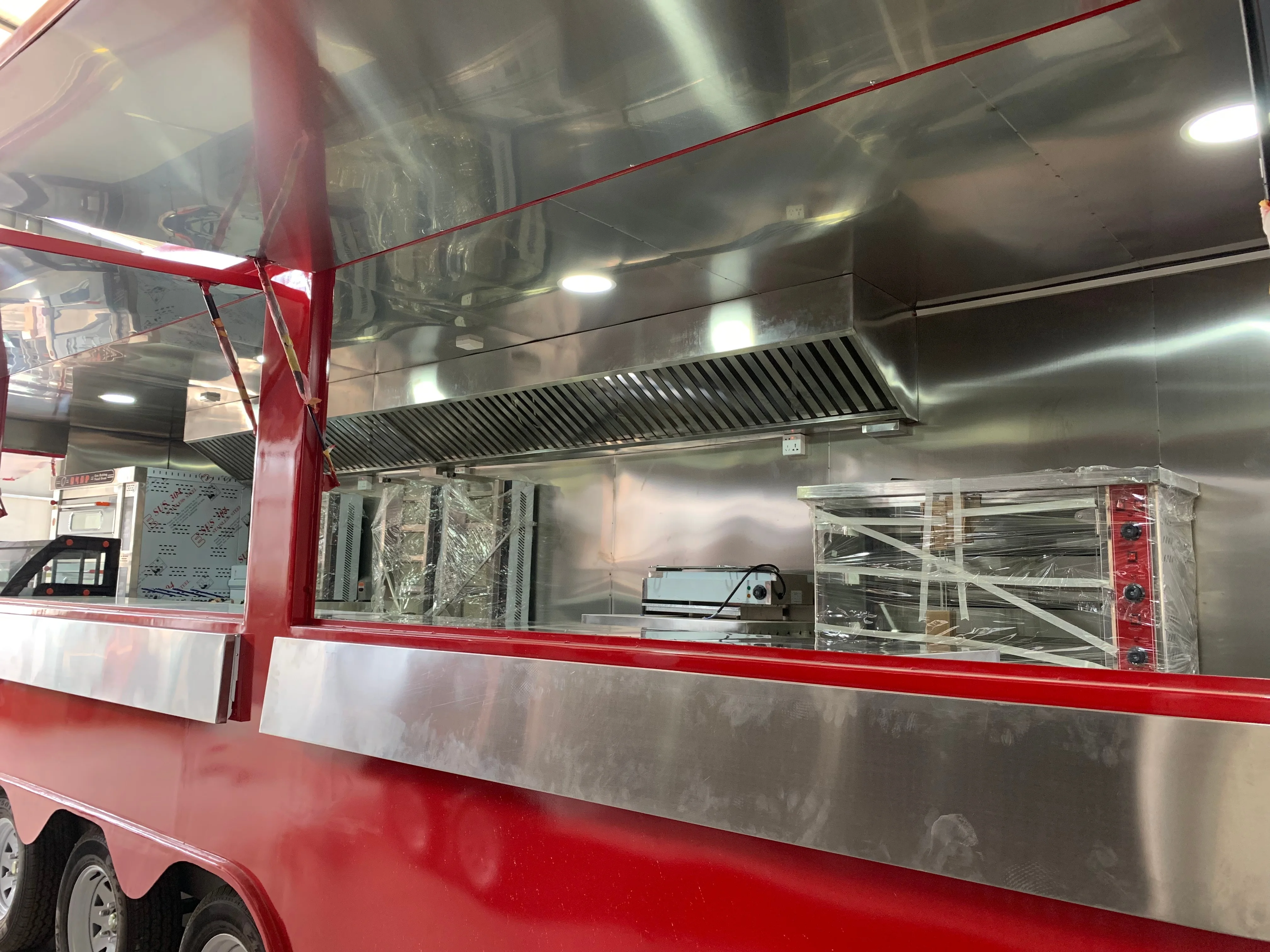 مقطورة طعام متنقلة قابلة للتخصيص بطول 16 قدمًا في الصين مصنوعة من معدات المطبخ الكاملة والوجبات الخفيفة وحاوية همبرغر والشواء ومطعم هوت دوج