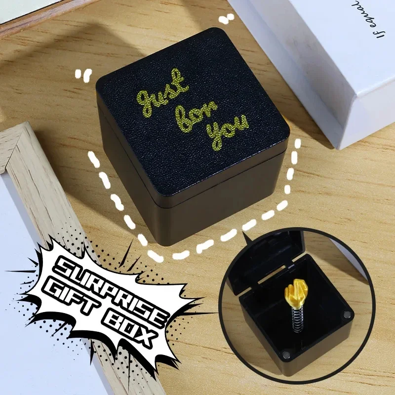 Funny Middle Finger Prank Gift Box, Creative Christmas Surprise Toy, Novelty Home Office Desk Decor Party Joke Present