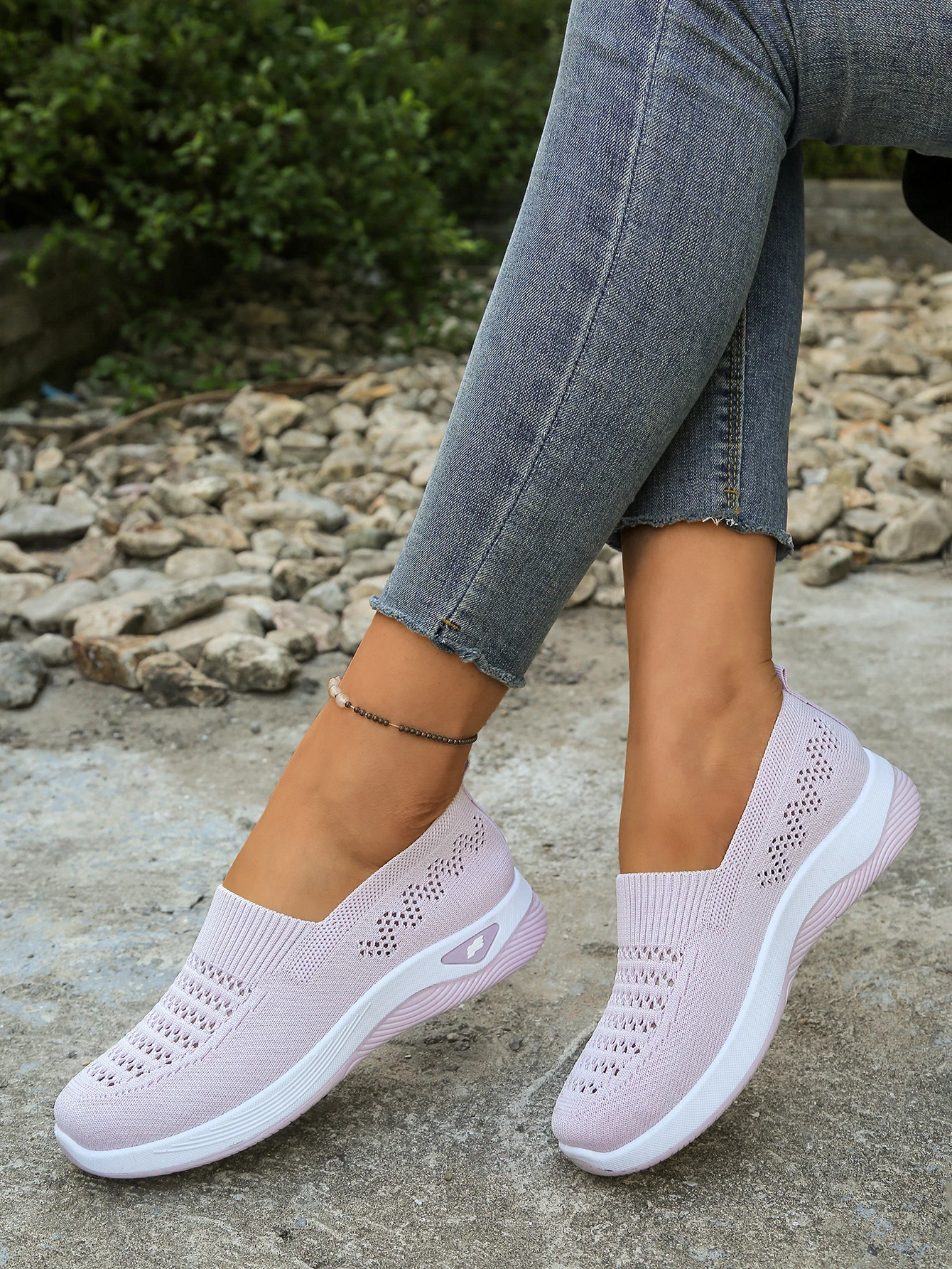 2026 Sommer Damen Leichte Bequeme Atmungsaktive Lässige Ausgehöhlte Slip-On Wanderschuhe – Detail 14