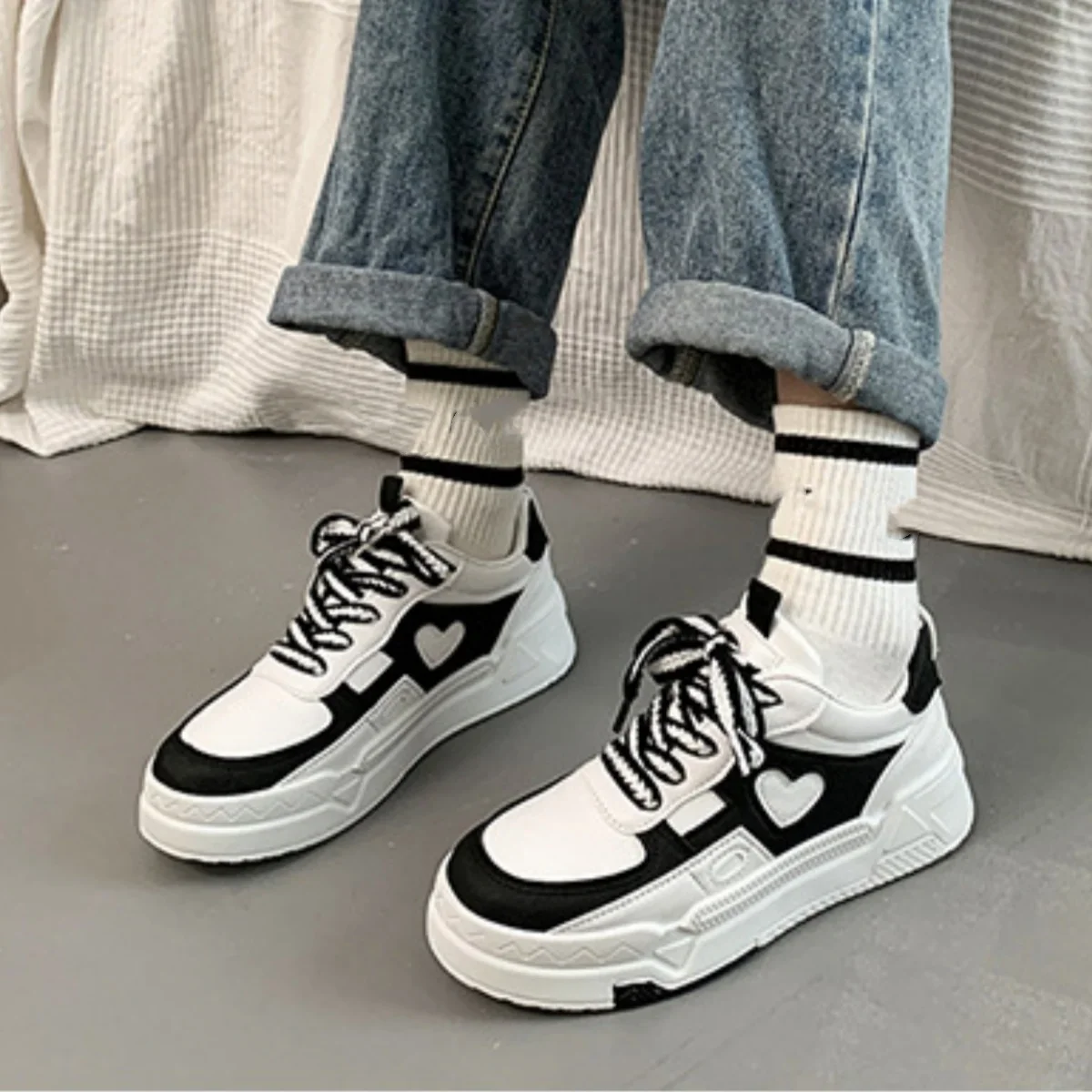 

Fashionable New Thick-soled Non-slip Walking Shoes for Women Spring Autumn Round Head Lace-up Sexy Comfortable Casual Sneakers