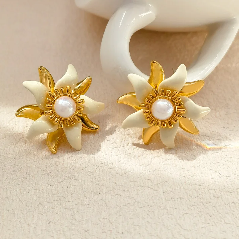 Retro Niche Sun Flower Earrings Personality Pearl Fashion New Earrings for Women Office Lady Luxury Designer Jewelry Y2k Jewelry