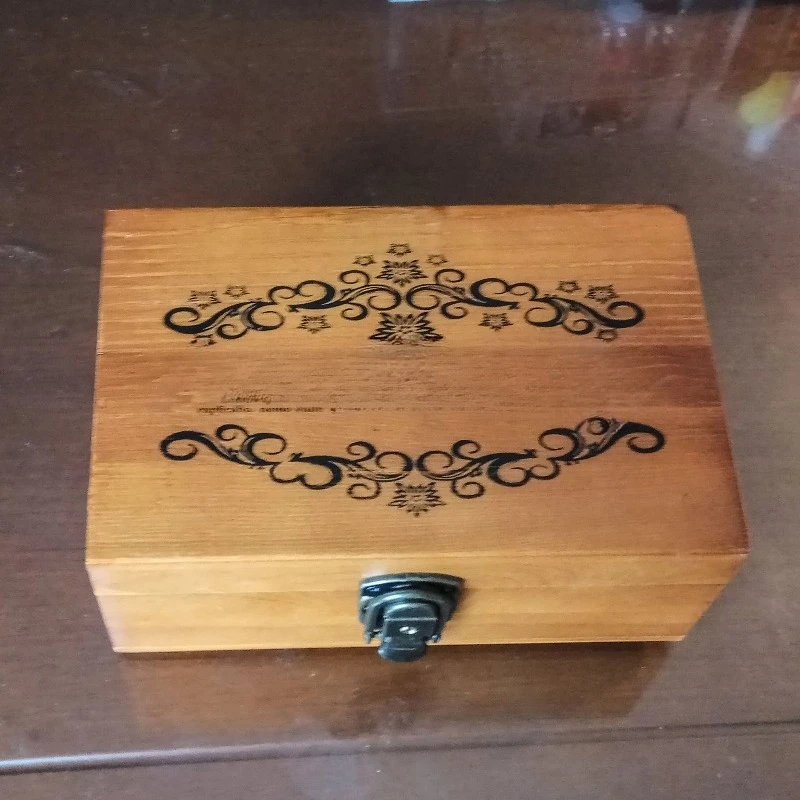 

Радиопереходник с ремешком среднего и коротковолнового диапазона, наушники с высоким и низким сопротивлением для вторичного использования.