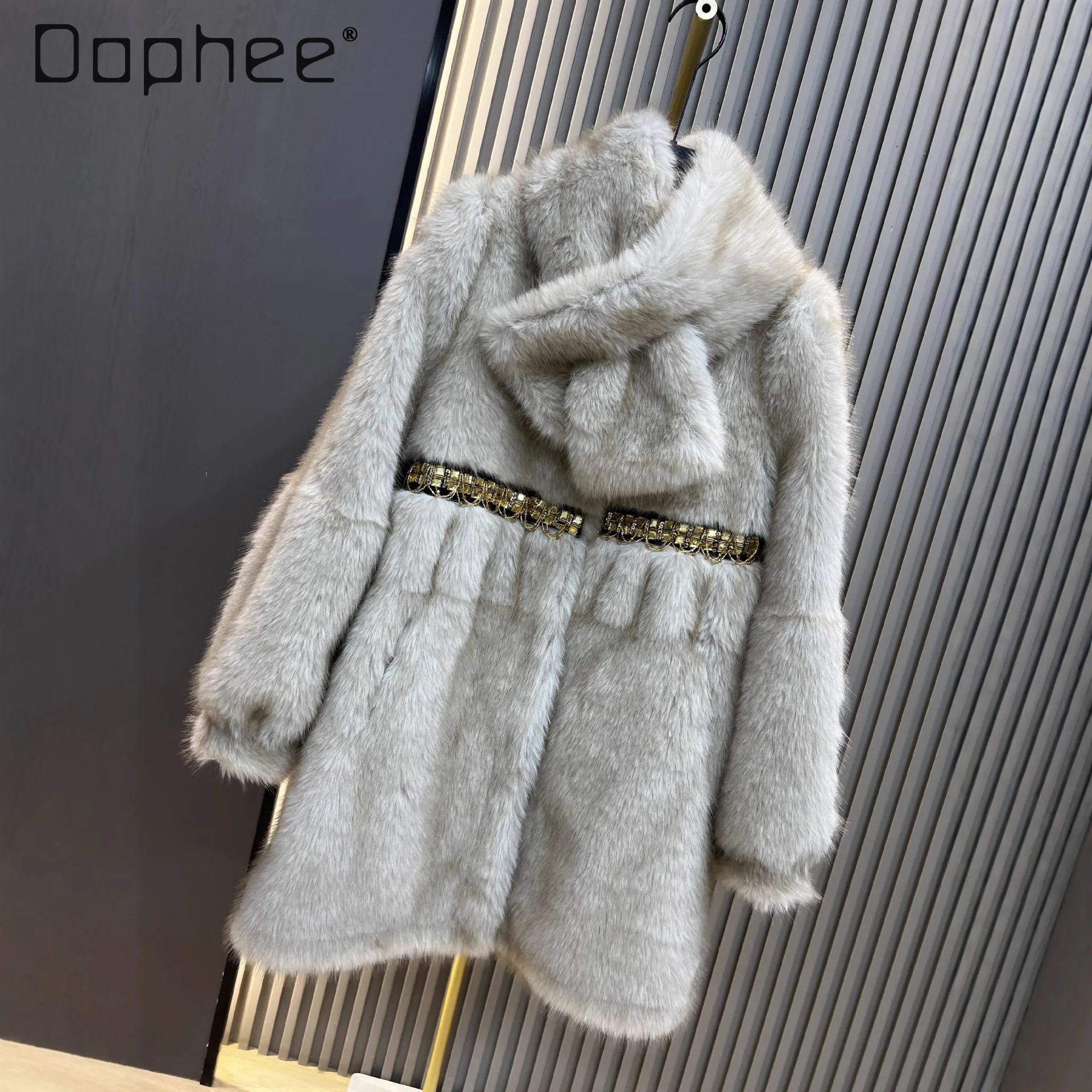 

Faux Fox Fur Mid-Length Coat for Women 2025 Winter New Fur Integrated Scarf Style European Mink Velvet Coat Trendy