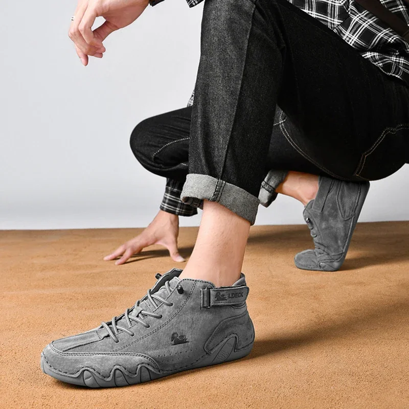 Mężczyźni Sneakers buty dla mężczyzn 2023 Casual buty wulkanizowane światło zewnętrzne sznurowane Pu skóra moda Roman nowy tenis Zapatillas