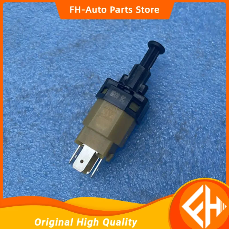 original Brake Switch for Chinese CHERY ARRIZO 3 5 TIGGO QQ E3 E5 x1 G5 A3 A5 Auto car motor parts S18-3720030 high quality