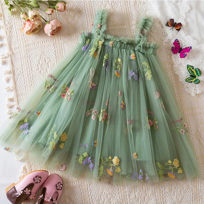 Girls\' mesh dress summer baby girl covered in flower embroidery green suspender mesh, beach princess dress