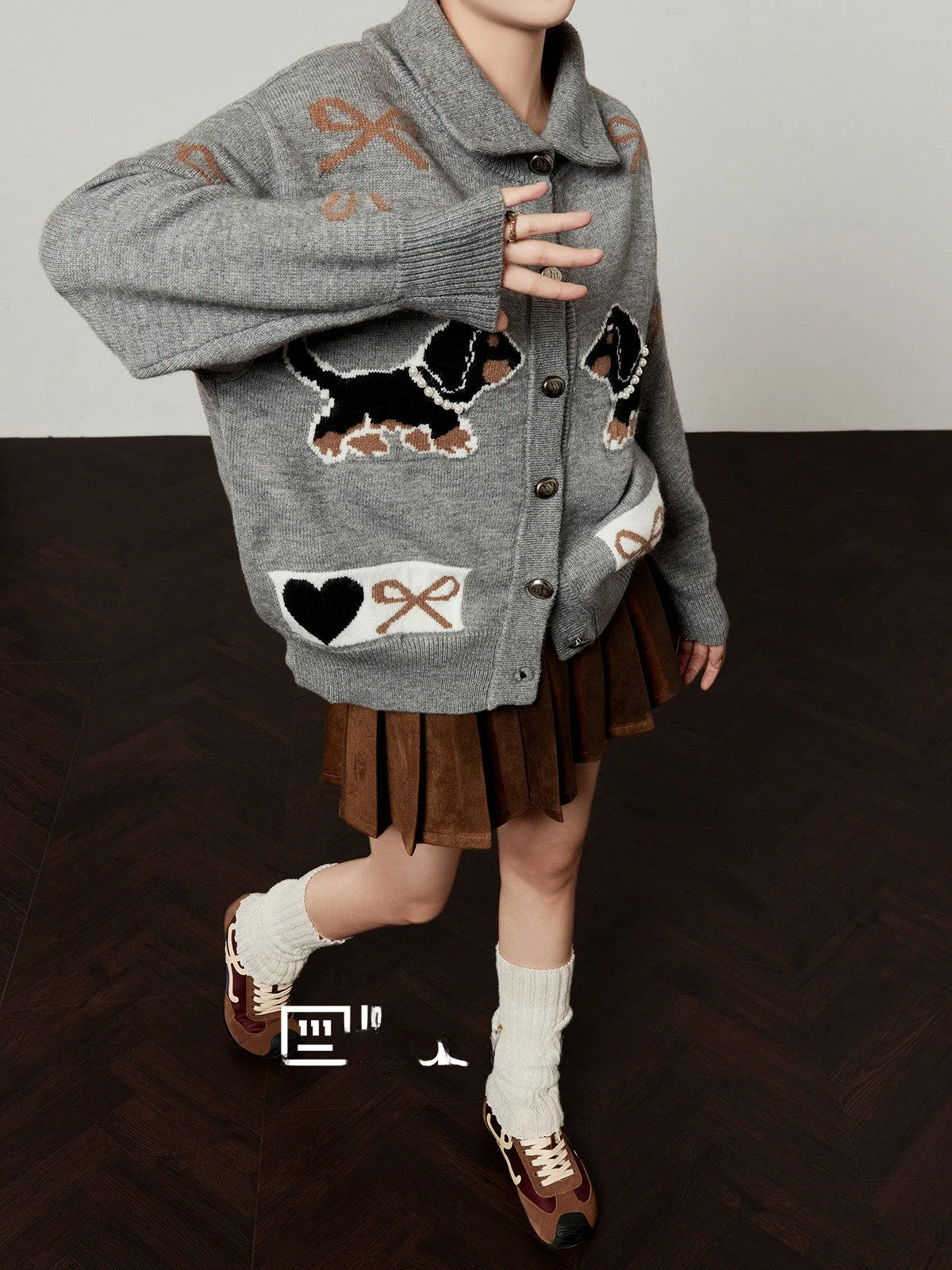 

Вязаный кардиган женский свободного кроя, весенний, новый, с вышивкой, отложным воротником, для повседневной носки, модный, с длинными рукавами, на пуговицах