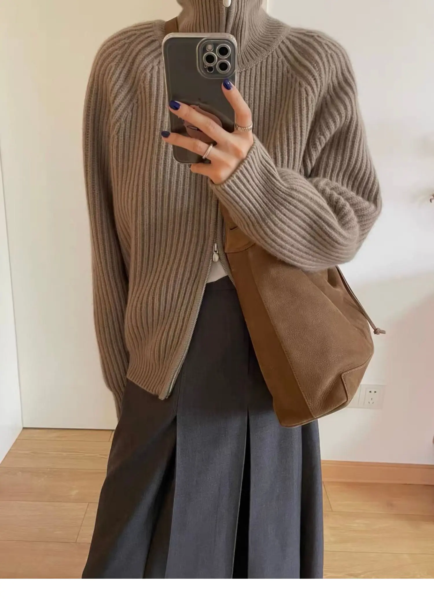 Sister Gao Ke, a skinny girl, is a thick sweater coat with full cashmere, with a pit and a double zipper knit cardigan.