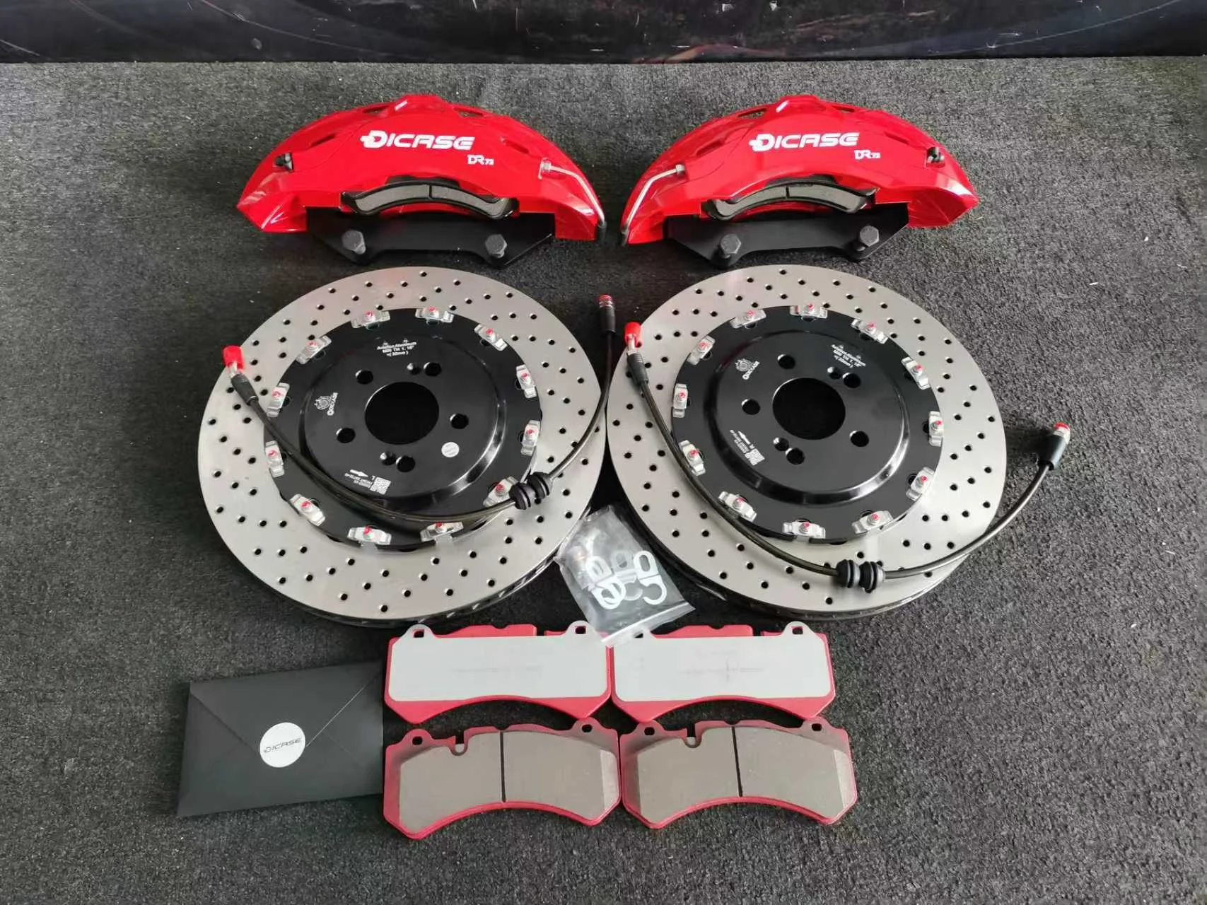 

6 Pot Caliper Brake System With 380mm Brake Discs And Brake Pads For Lexus RX450h 2018 20inch wheel