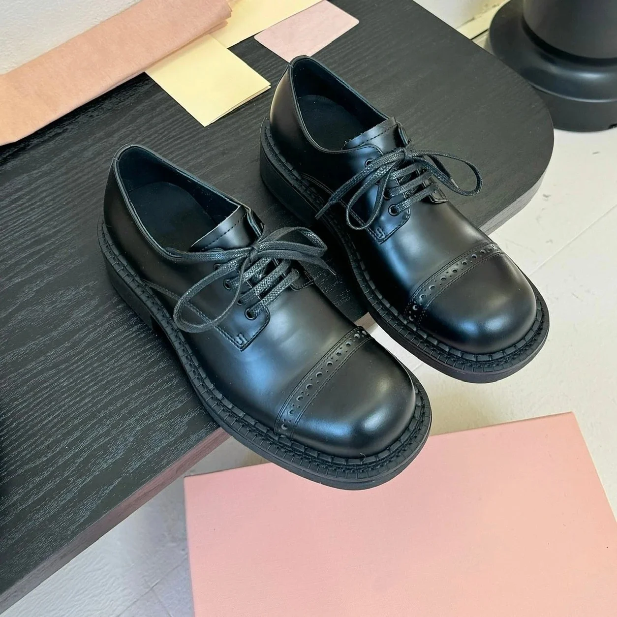 2025 FANGXITING أحدث النمط البريطاني جلد طبيعي جولة تو الدانتيل متابعة امرأة المتسكعون ديربي أحذية أوكسفورد البغال قباقيب البروغ