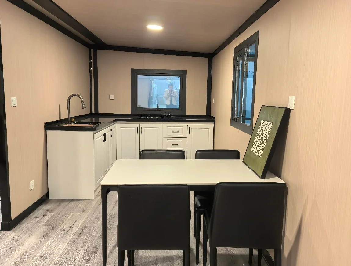 YG Factory Customized 2 Bedroom Mobile Modular Double Wing Expandable Folding Container House with Full Equipment