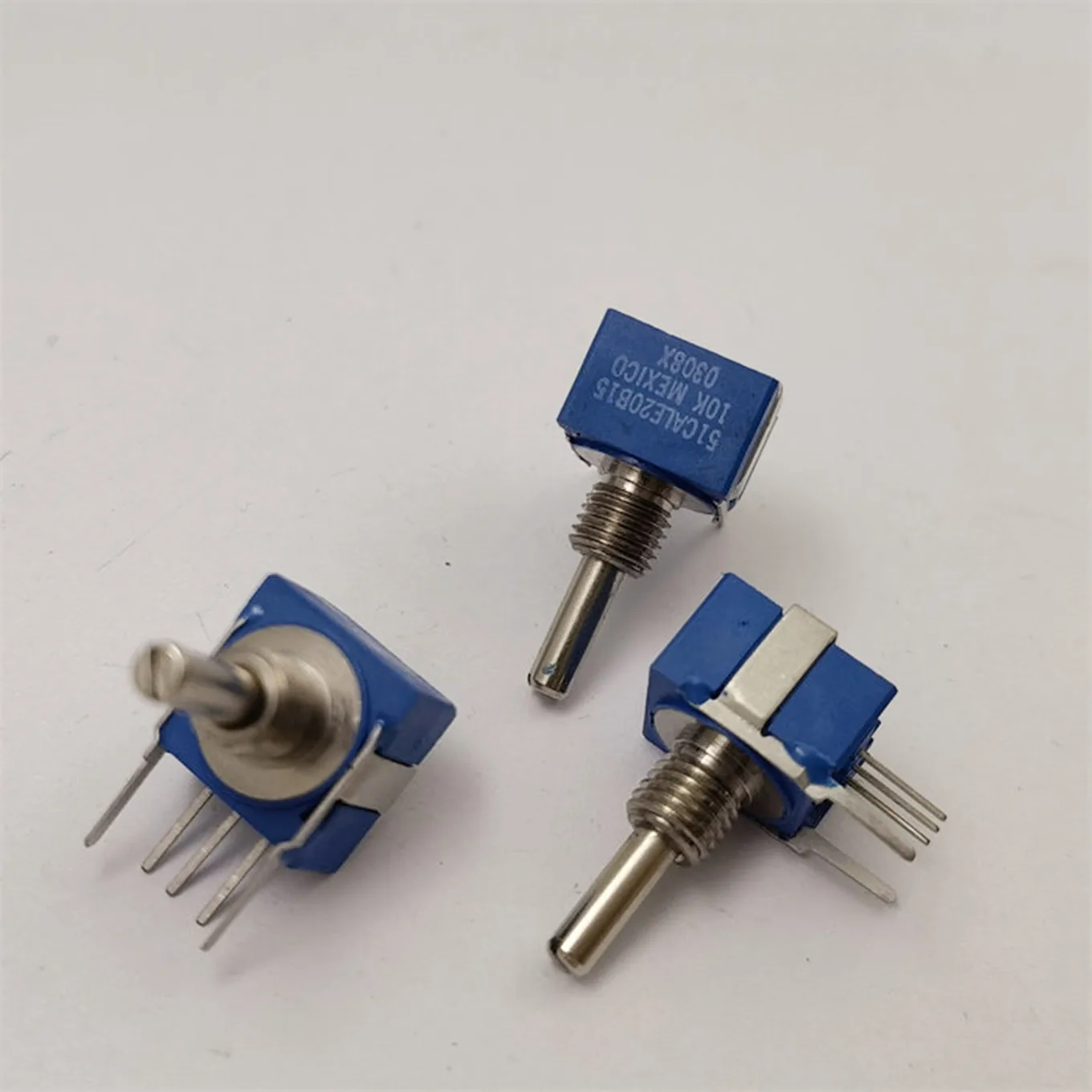 Original new 100% 51CALE20B15 10K sealed single potentiometer with bracket handle 15MM*3.2MM (SWITCH)