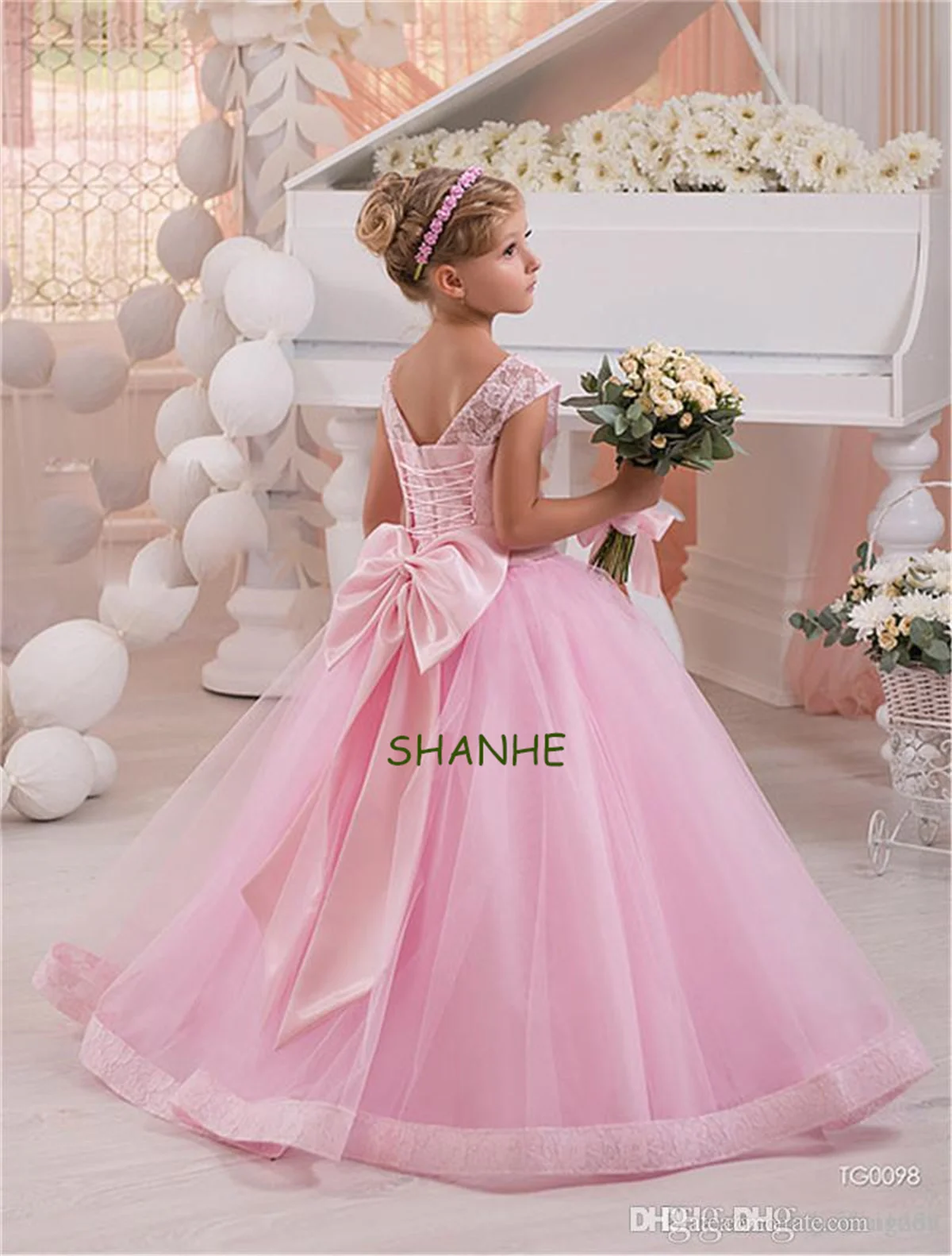 Flower Girl Dresses Princess Sheer Crew Applique Girls Pageant Gowns with Bow Sash Back