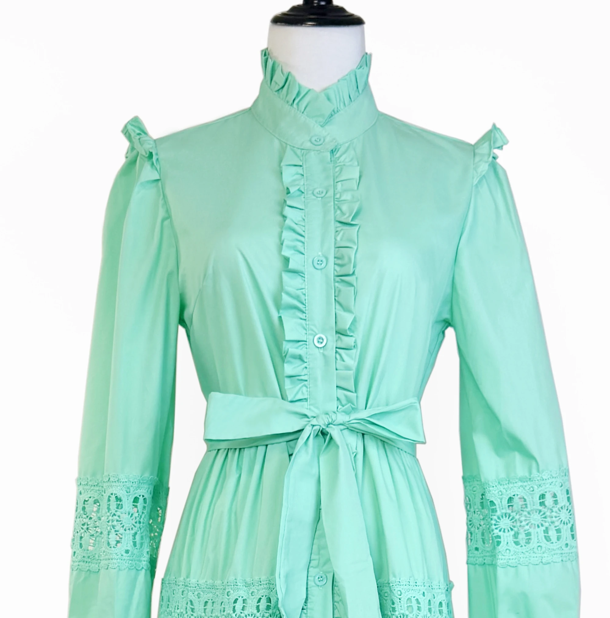 Hohe Qualität Solide Blume aushöhlen Spitze Prom Kleid für Frauen Elegante Stehen Lange Laterne Hülse Spitze Up Casual Vestido Femenino