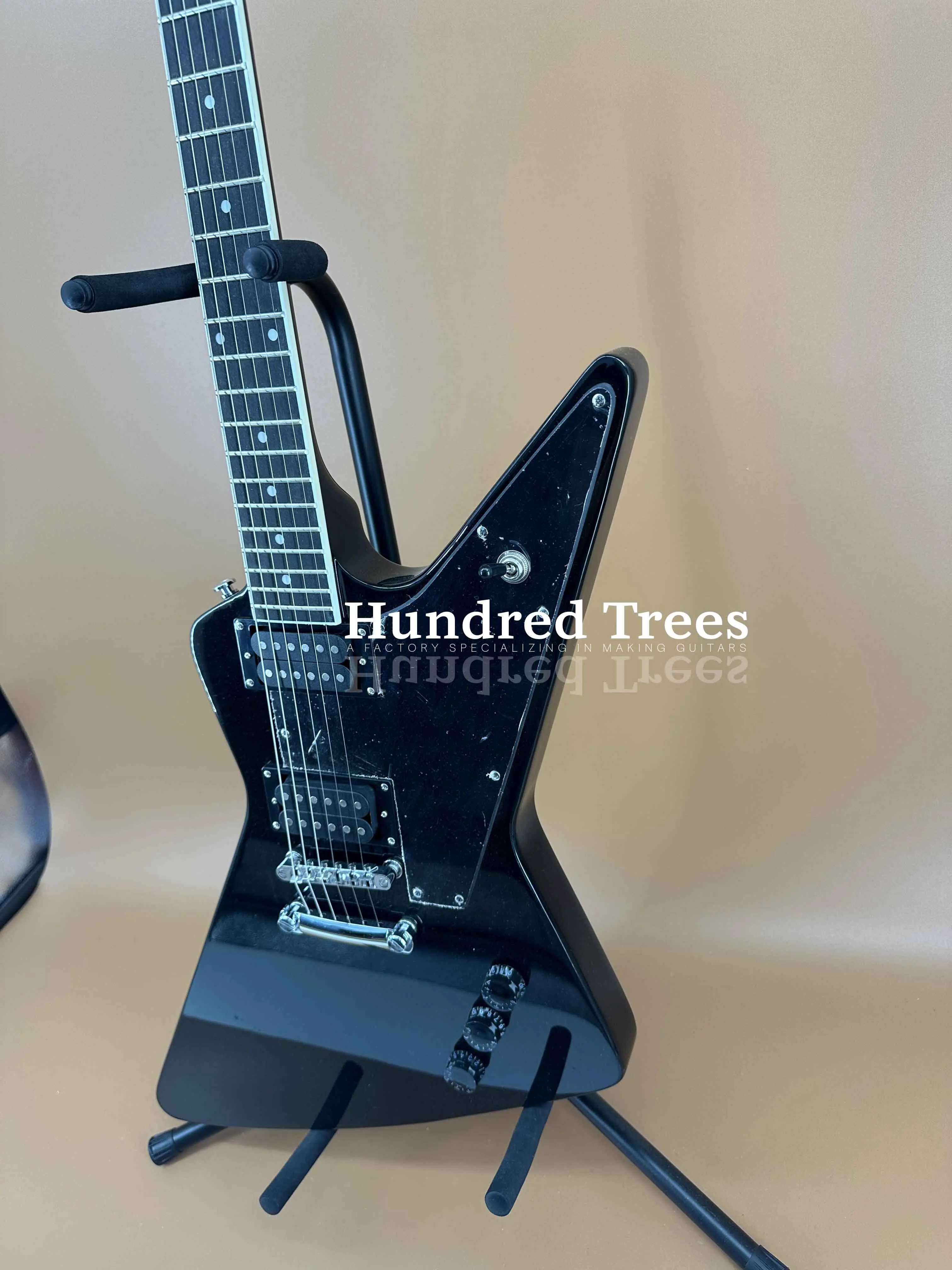 Black electric guitar solid color black protective plate Fretboard wolf inlaid HH pickup Free shipping