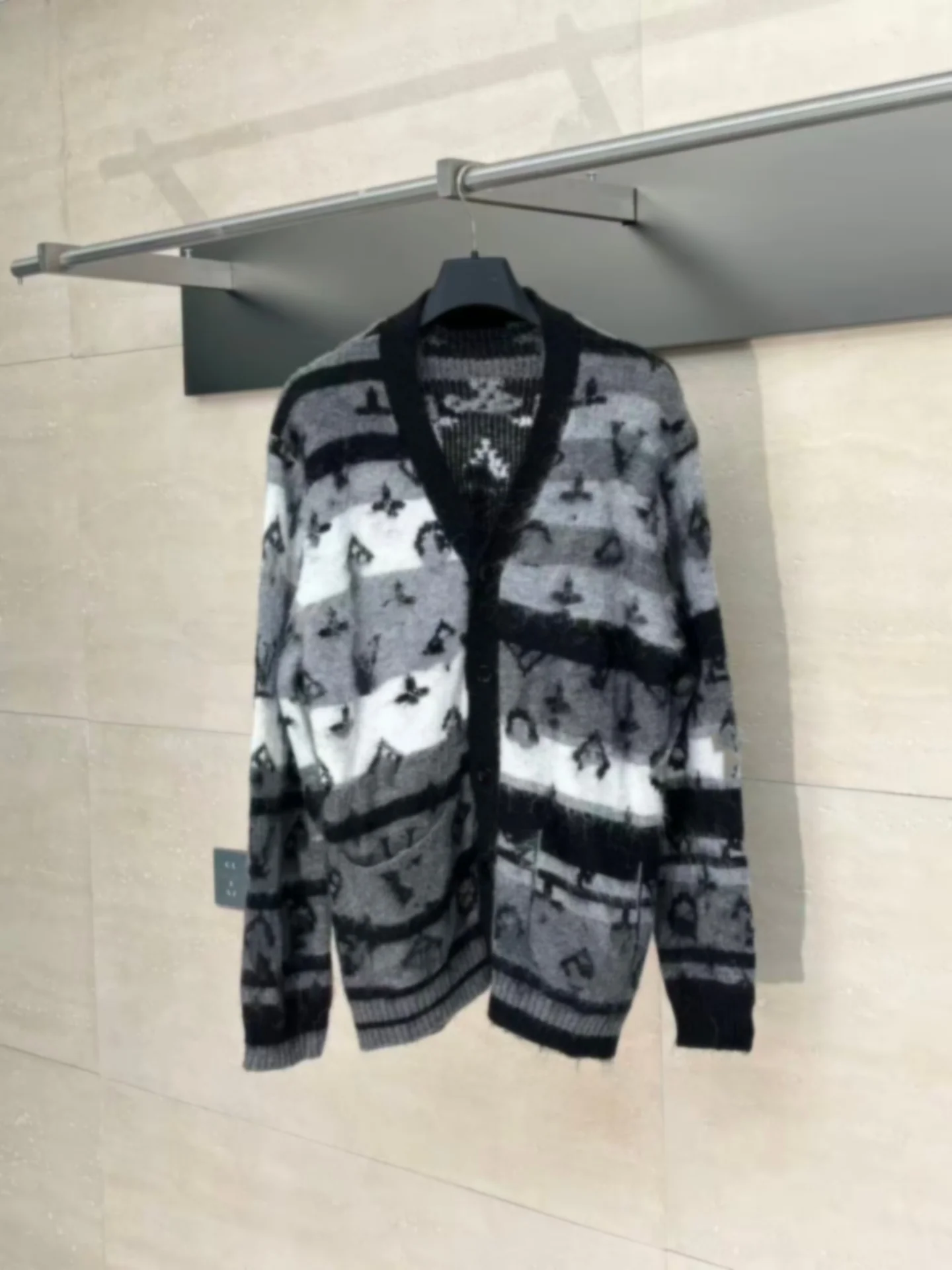 

Высококачественный вязаный кардиган с V-образным вырезом для мужчин и женщин: осенне-зимняя мода, элегантность, универсальность, кашемир, вышивка