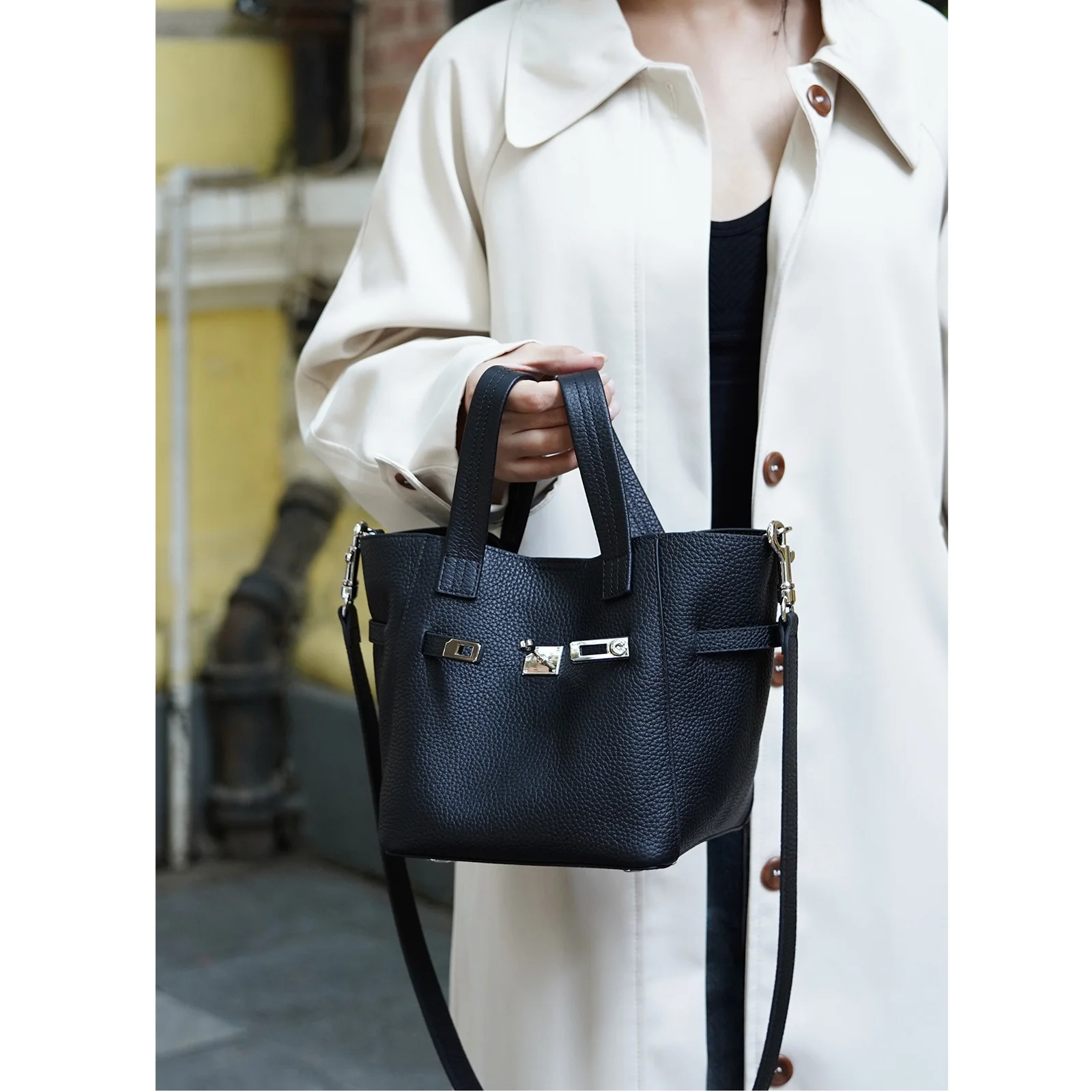 

New Lock Buckle Large Capacity Crossbody Bag Suede Vegetable Basket Leather Handbag Women Niche Top Layer Cowhide Underarm Bags