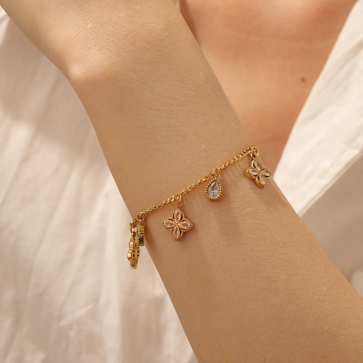 316L Edelstahl Weiß Kristall Mode Blume Anhänger Armband Dame Neue Trend Klassische Handgelenk Kette Schmuck Glamorous