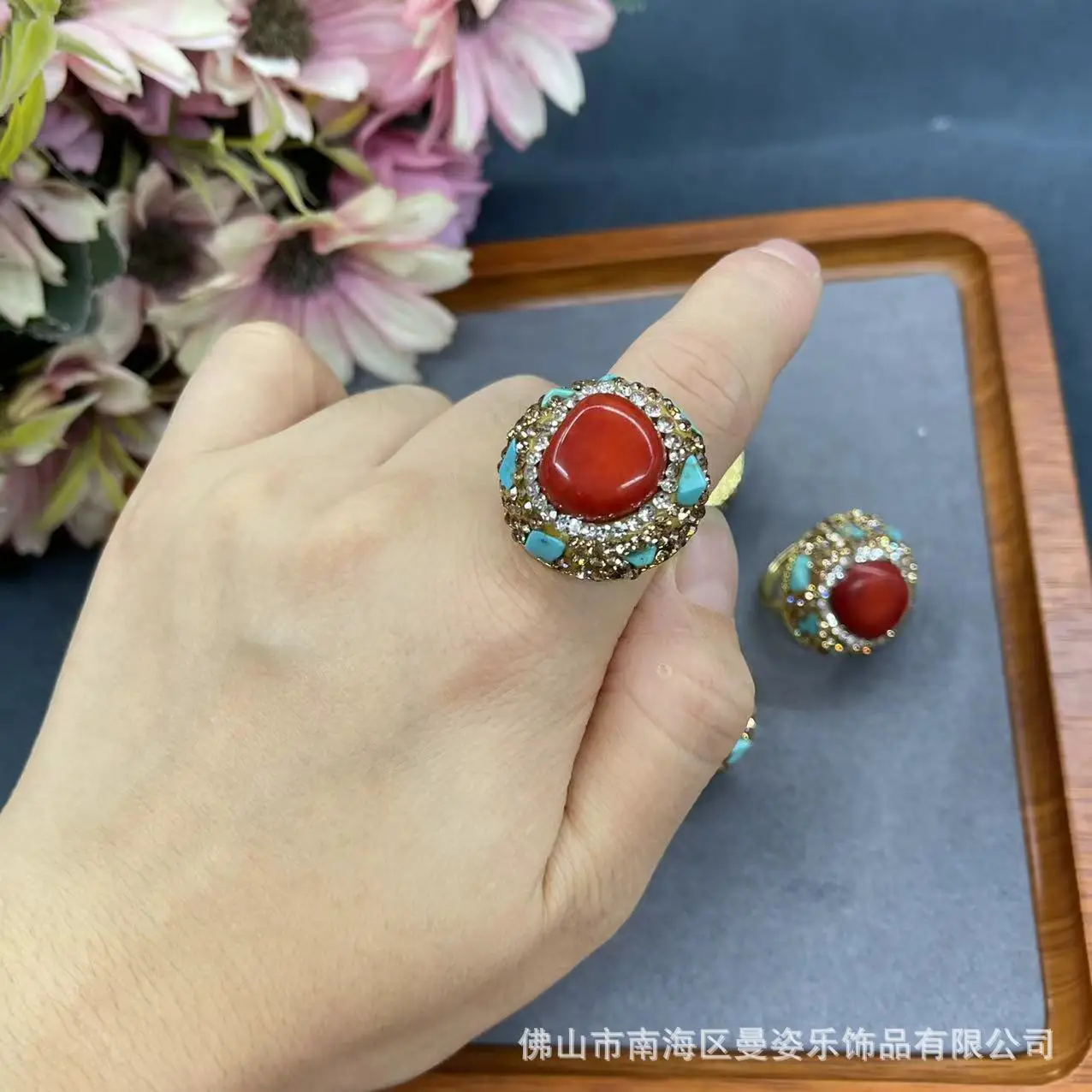 Etnik tarzı yüzük kırmızı kakma turkuaz yüzük Internet ünlü aynı zarif moda yüzük avrupa ve amerikan