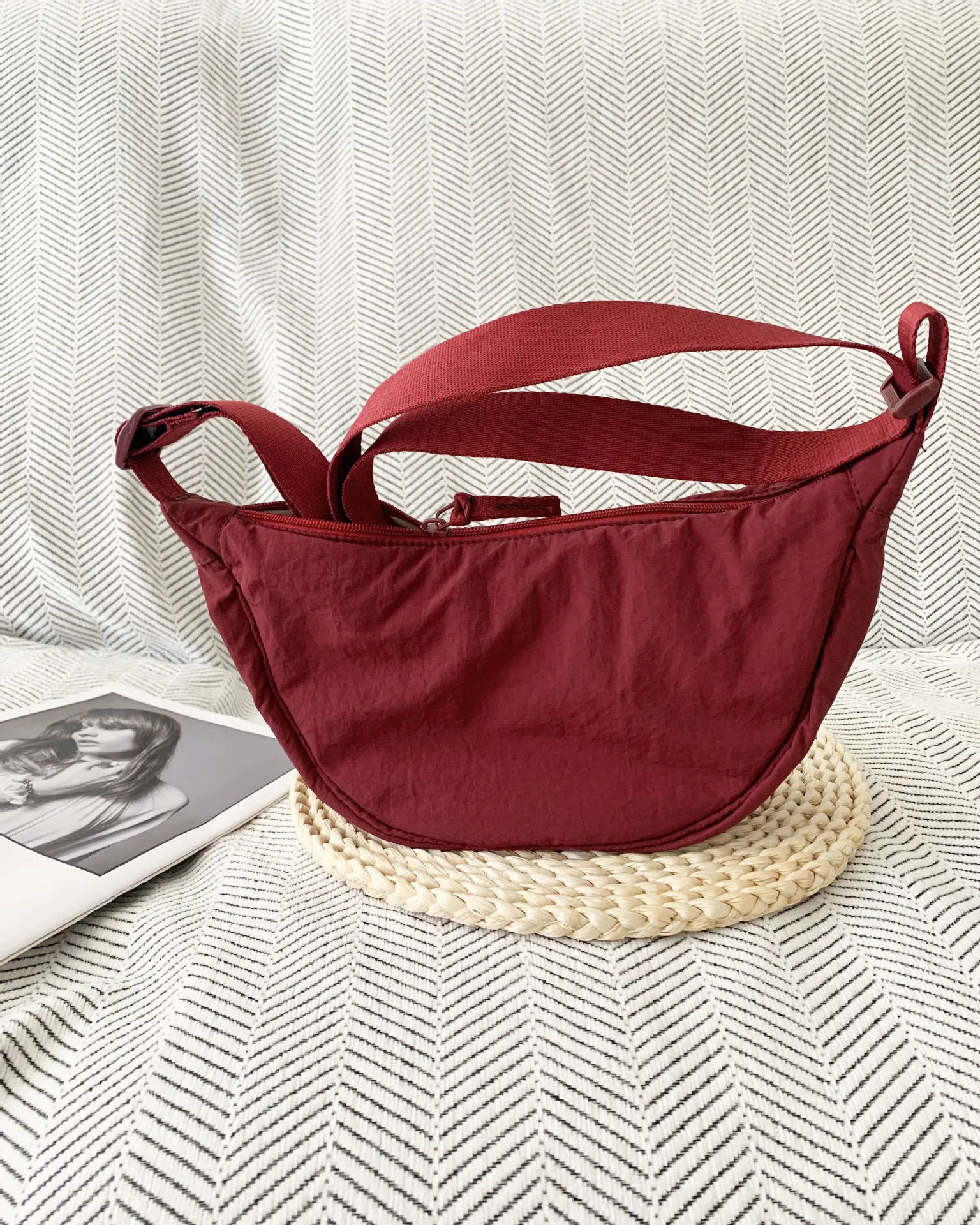 Leichte Nylon-Halbmond-Umhängetasche mit Verstellbarem Breitem Riemen, Schultertasche für Frauen, Tägliche Einkaufs- und Reisehandtasche – Detail 8