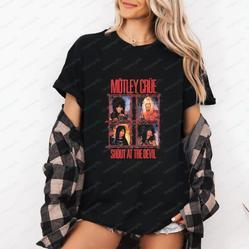 Mtley Cre - A Group of Interesting Clowns. Unique, Casual, Versatile, Suitable for Both Men and Women. Round-neck T-shirt.