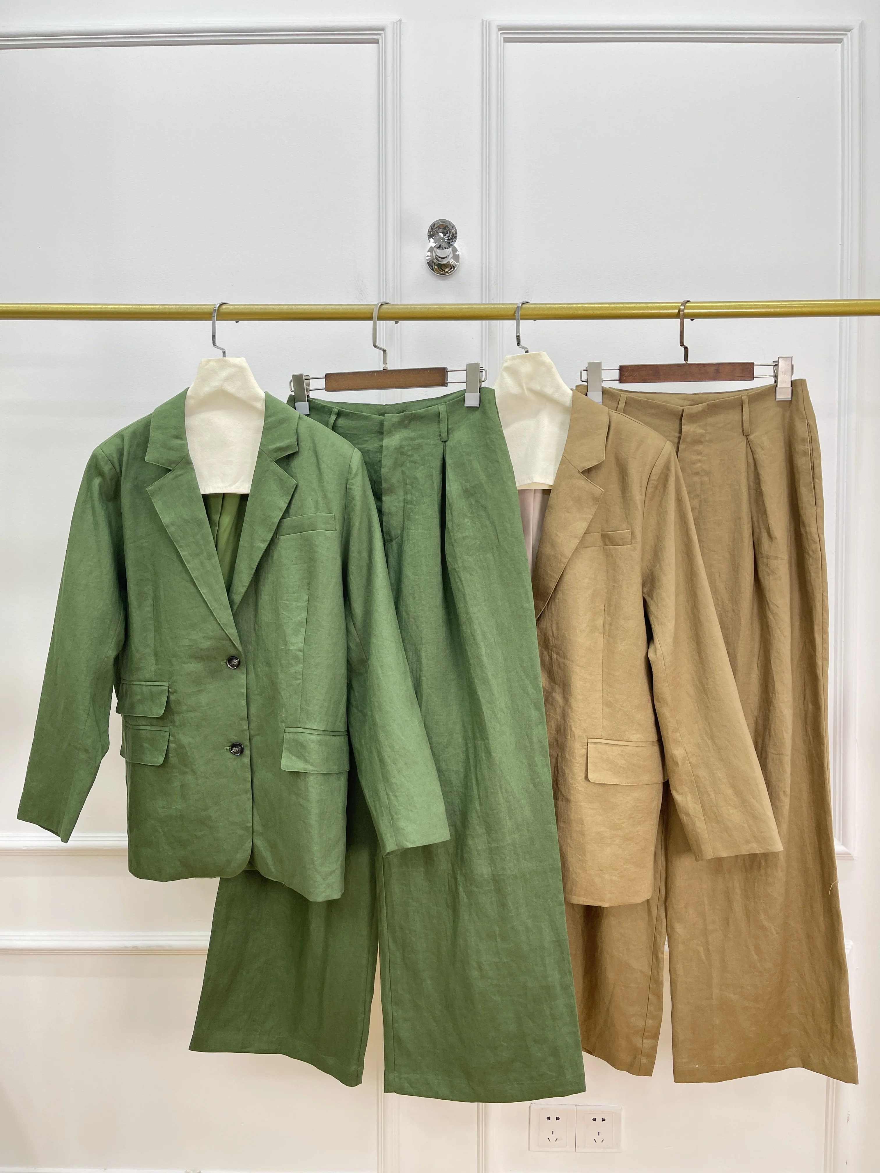 

2025 женский осенний новый высококачественный однобортный льняной костюм сплошного цвета