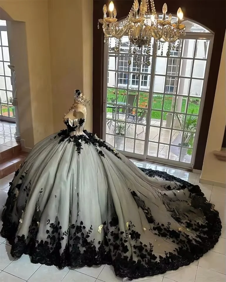 فساتين Quinceanera مزينة بالزهور السوداء الساحرة 2025 على شكل فراشة ذهبية مطرزة بالكريستال على شكل كرة فيستدوس دي 15 أنوس مخصصة #3