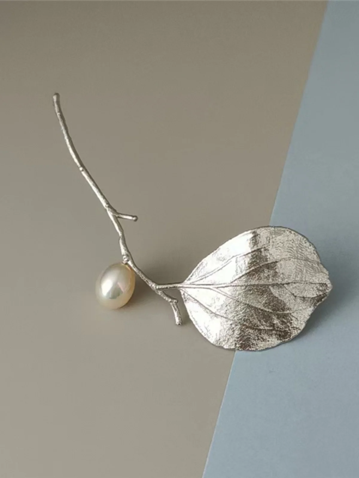 

Original Natural Pearl Camphor Leaf Brooch S925 Sterling Silver Artistic Retro Gift Fashionable Floral Patterned Jew...