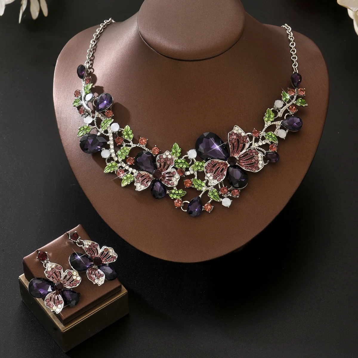 Exaggerated Retro Necklace Earring Set for Women's Luxurious Crystal Banquet Party Photography Dress with Accessories