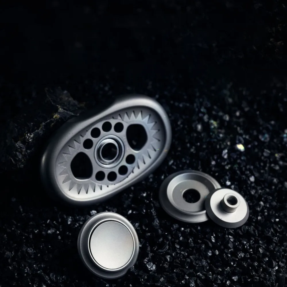 Black Mirror Design EDC Sandworm Fidget Spinner Metall Fidget Toy Erwachsene Zweiklingen Fidget Spinner Stressabbau Spielzeug Gyro