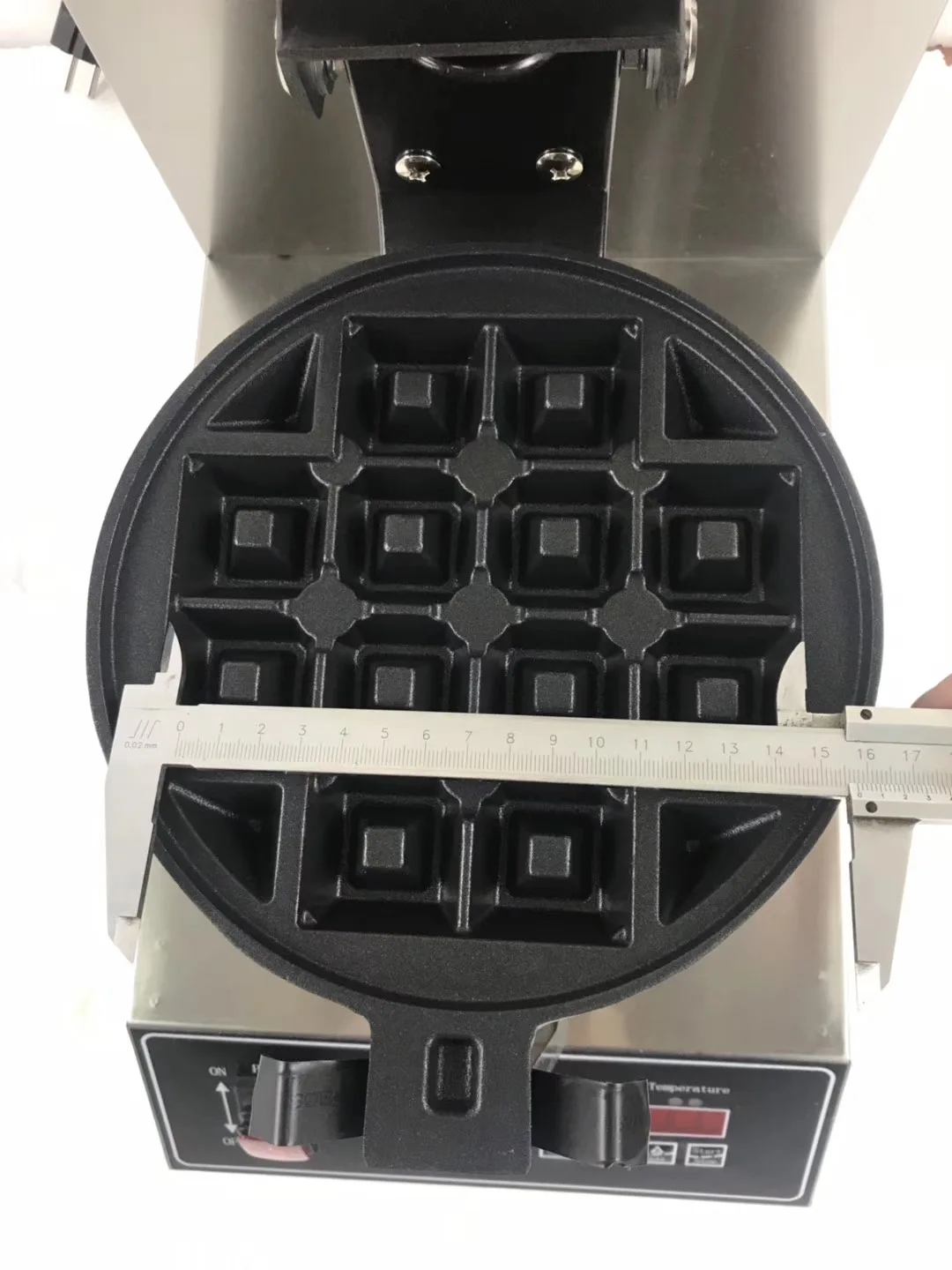 Hot Snack Crispy Waffle maker Vertical Waffle Maker to Make Waffle Cubes Waffo Bites Square Rotating Waffle Machine Iron Plates