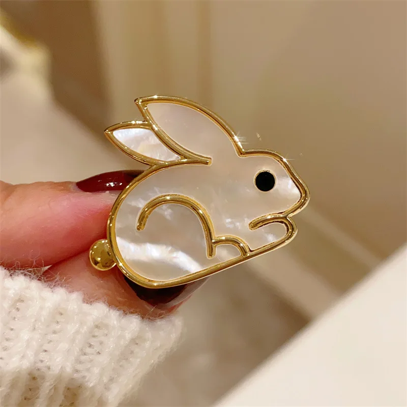 Rabbit Brooches For Women Girl White Shell Lovely Sweater Accessories Gold Color Pin Fine Jewelry Party Wedding Gift Corsage