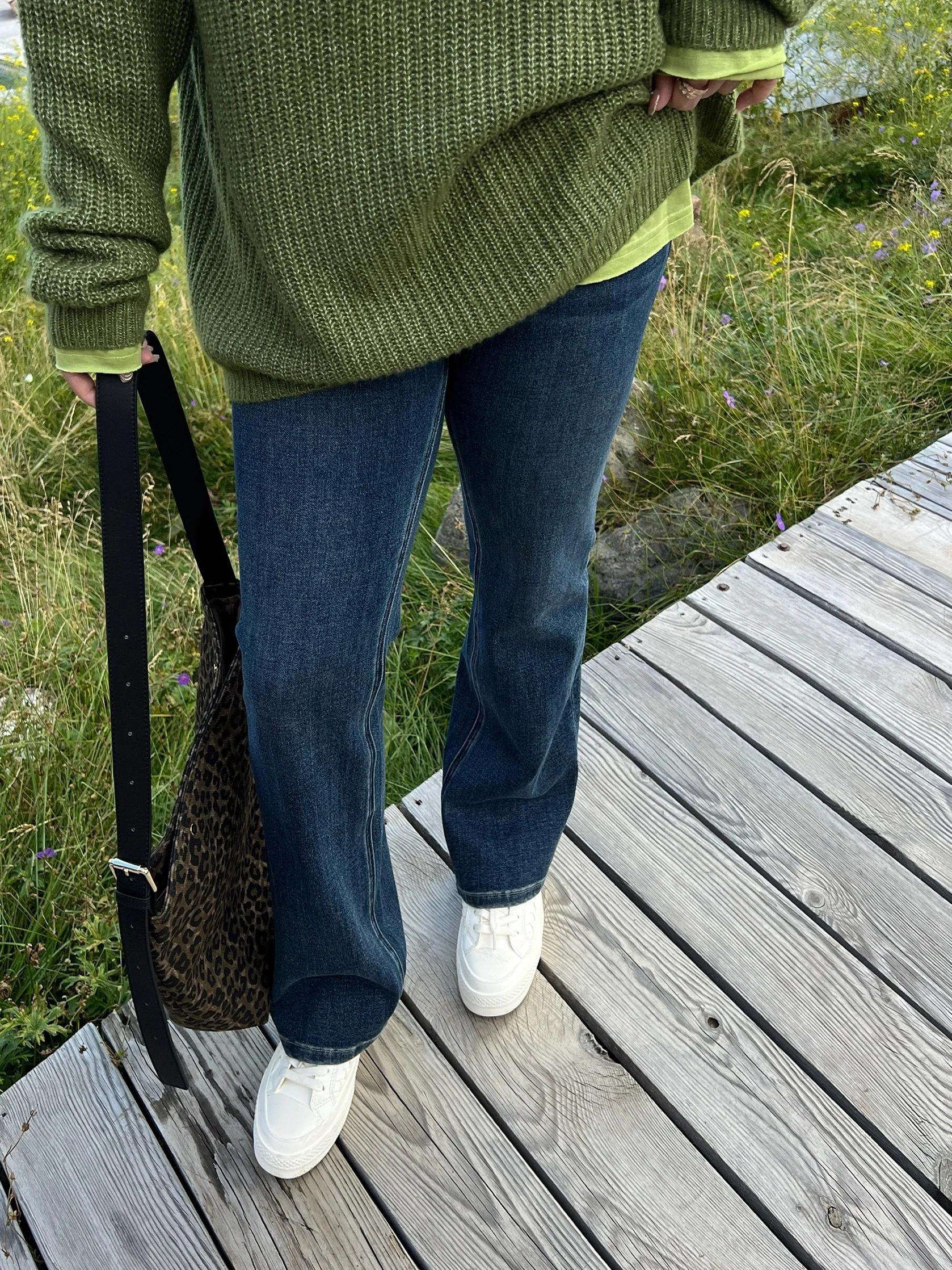 

Женские джинсы JiJi Private Collection больших размеров, повседневные, из хлопковой пряжи, с четырехсторонним стрейчем, с высокой талией, прямого кроя, облегающие.