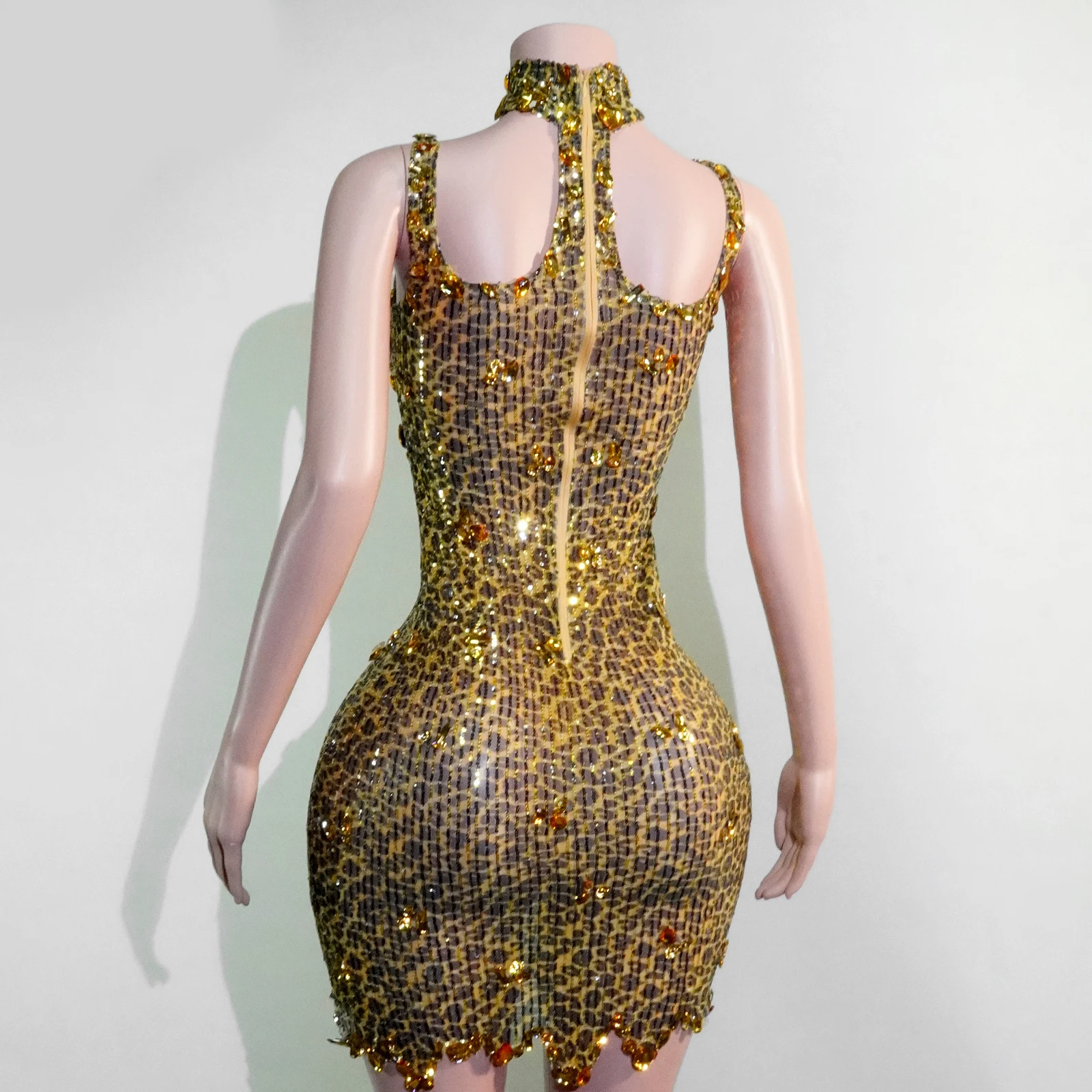 Элегантное золотое сетчатое платье с леопардовым принтом и блестками, платье со стразами, певица, сценическое празднование, вечернее выступление на сцене, трансвестит