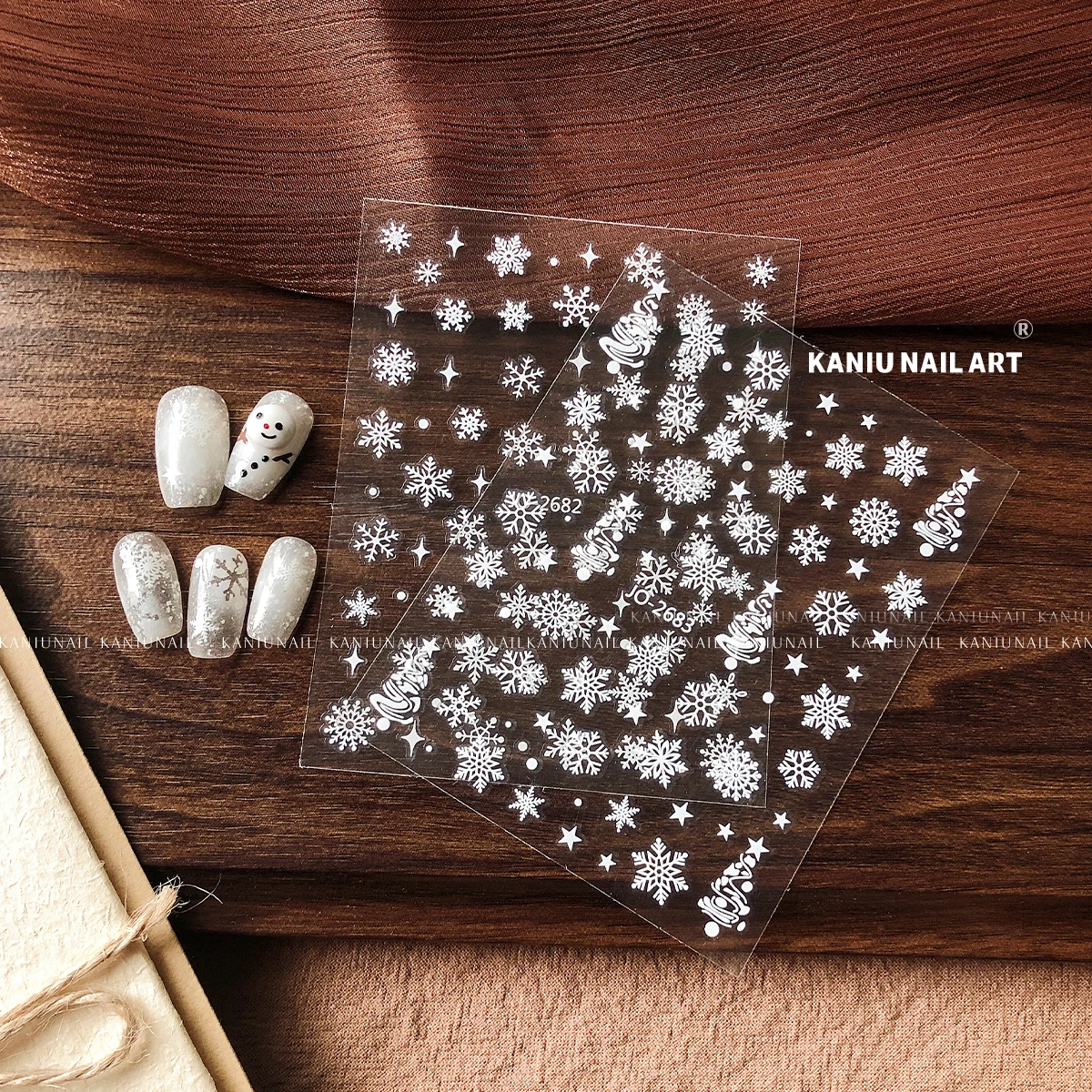 Kaniu 1/4 Uds 5D en relieve ahueca hacia fuera el copo de nieve blanco pegatina de uñas autoadhesiva Navidad invierno decoración de uñas
