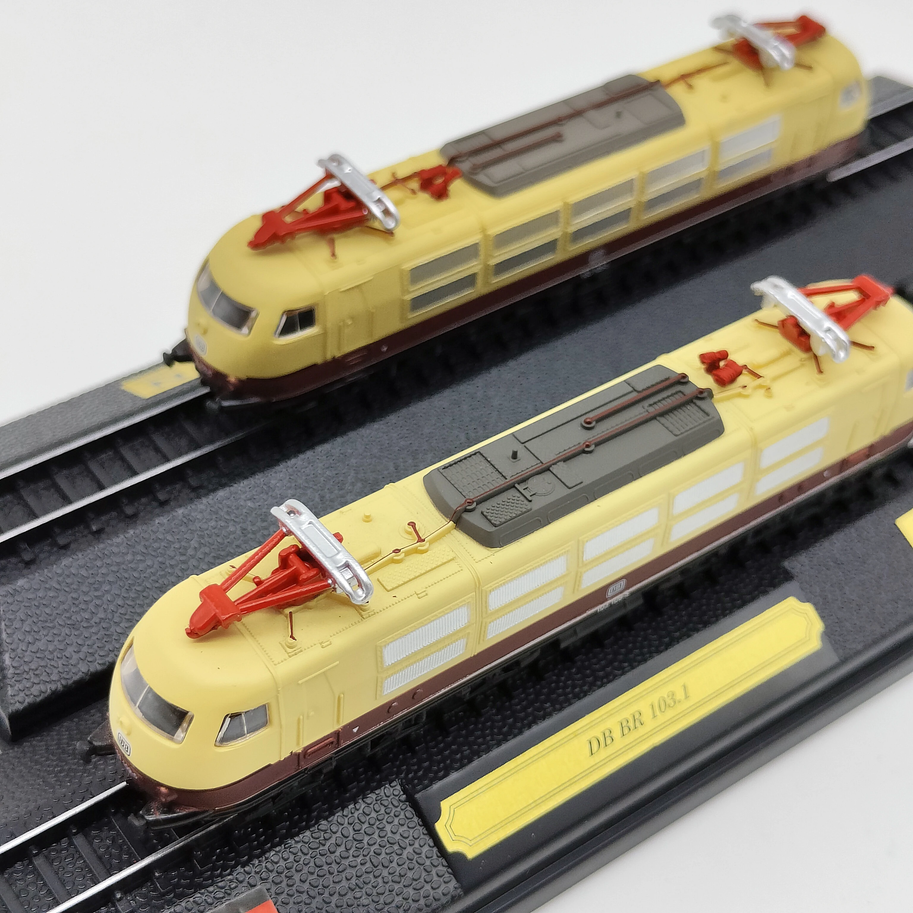 Exquisite Train Model Ornaments, German Db Br103.1 Train Model Retro Train Ornaments, Home Decorations, Suitable as Christmas and Halloween Gifts, Collectibles, Birthday Gifts