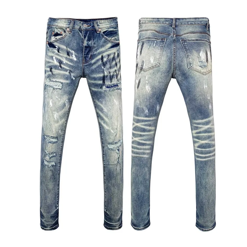 

Мужские джинсы в стиле ретро, светло-голубые, с эффектом потертости, принтом в виде разбрызгиваемой краски, с дырками, нашивками, эластичные, зауженные, плиссированные, рваные.